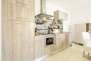 Fridge, microwave, oven, dishwasher