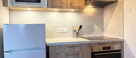 Køleskab, mikrobølgeovn, opvaskemaskine