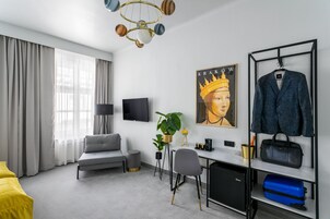 Quarto triplo premium | Área de estar | Smart TV 43 polegadas com canais digitais, TV