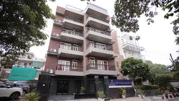 Mặt tiền nơi lưu trú