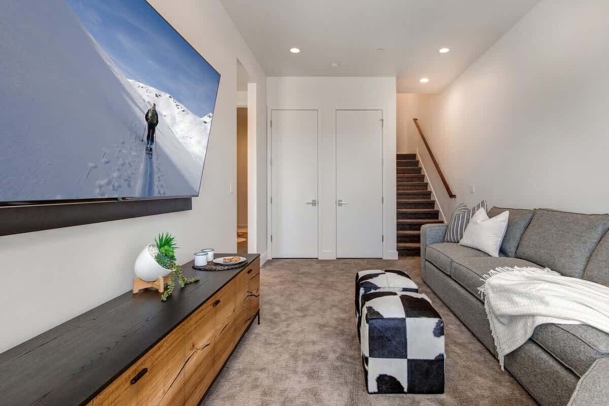 TV, fireplace, offices