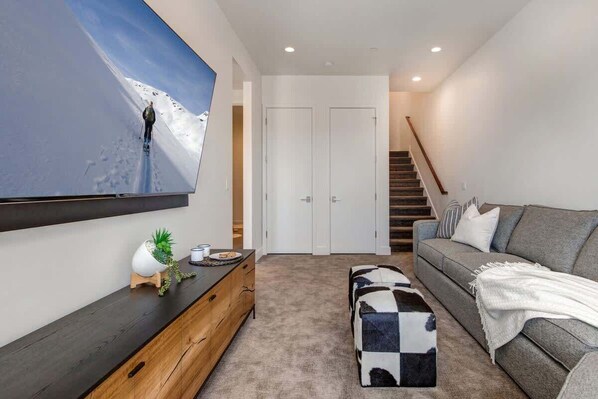 TV, fireplace, offices