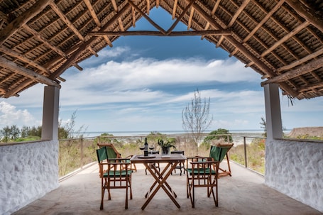 Terrasse sur le toit. Amani Villas Nature Retreat