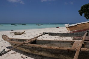 Am Strand, weißer Sandstrand