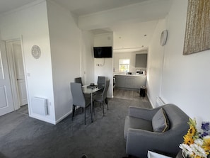 Smart TV - Cosy 2 Bedroom Lodge with onsite Pool (Oulton Broad, Lowestoft)