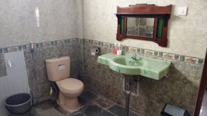 Shower - Glory Homestay Jogja (Jogja)