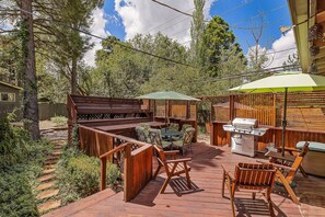 Outdoor dining - Oakmont Retreat | 4BR | Spend Spring in Flagstaff! (Flagstaff)