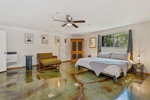 4 chambres, fer et planche à repasser, lit parapluie, Wi-Fi