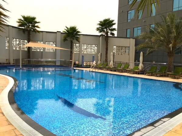 Piscine extérieure, piscine chauffée