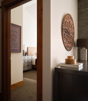 2 bedrooms, desk, iron/ironing board, free WiFi