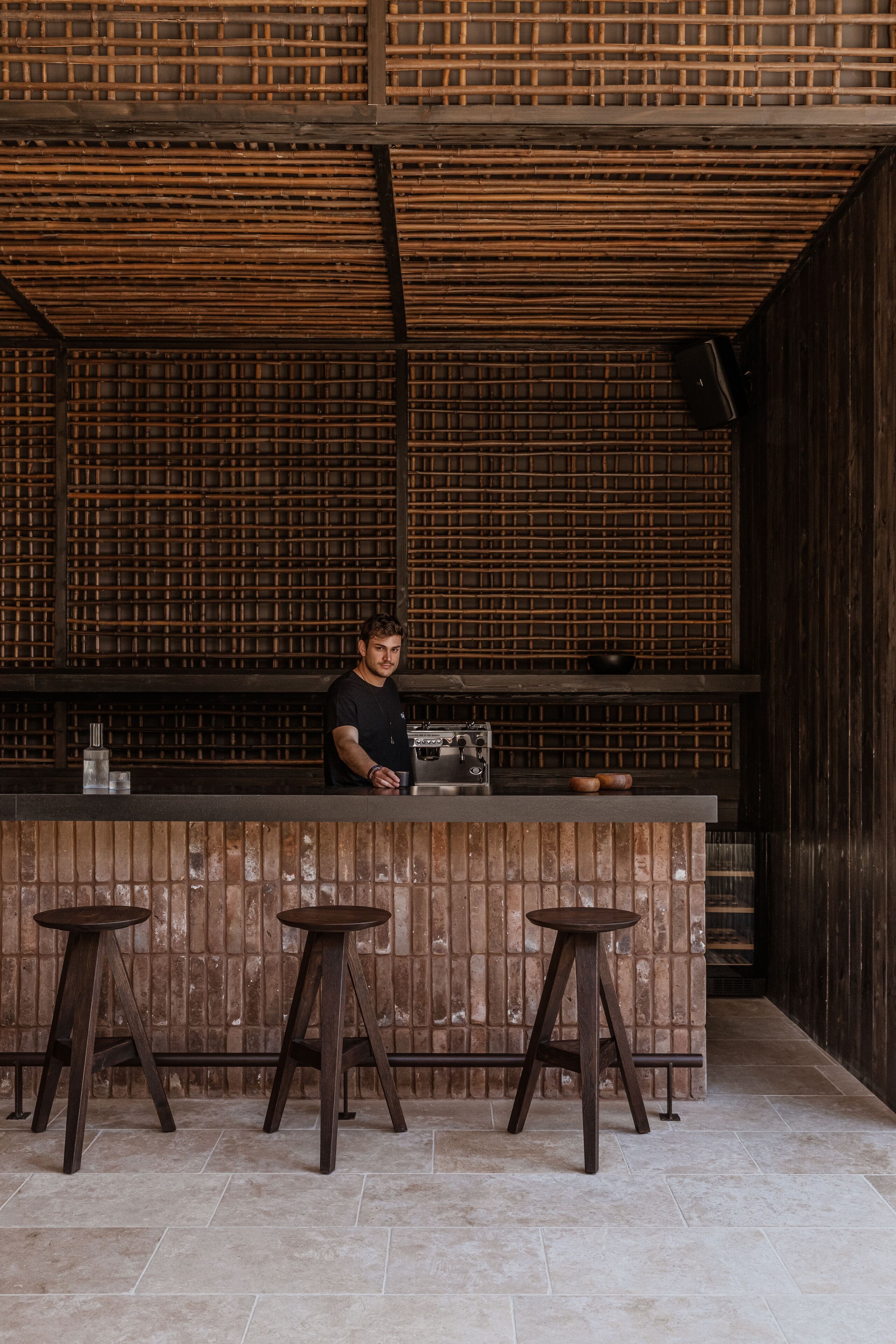 2 bars/lounges, beach bar