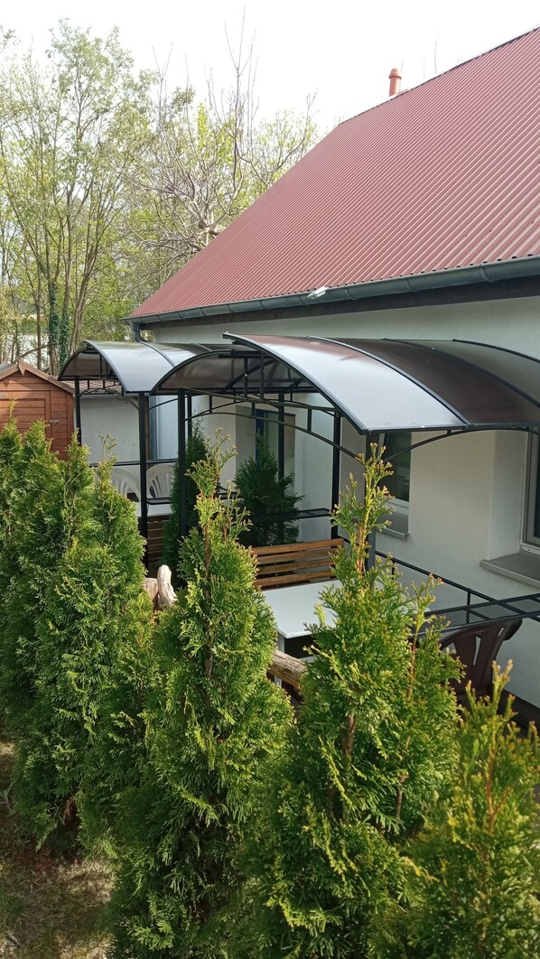 المنطقة المحيطة بالمنشأة