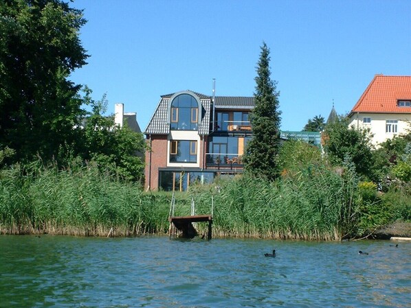 Exterior - Guesthouse Rand Berlin - Nussbaum for 3 adults or 2 adults + 2 children up to 12 years. (Rüdersdorf)