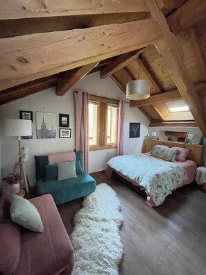 4 slaapkamers, een strijkplank/strijkijzer, gratis wifi, beddengoed