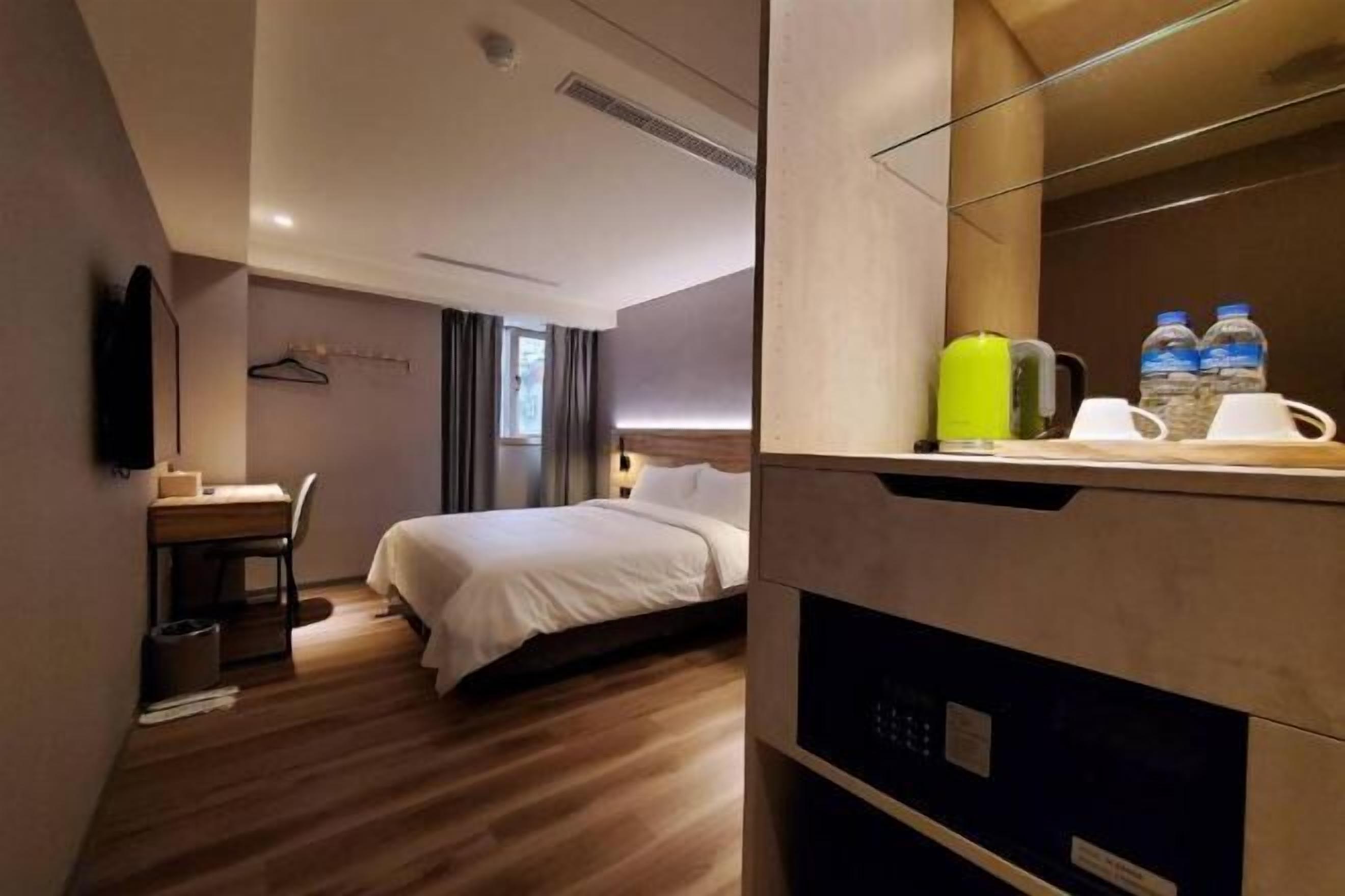 In-room safe, desk, laptop workspace, blackout drapes