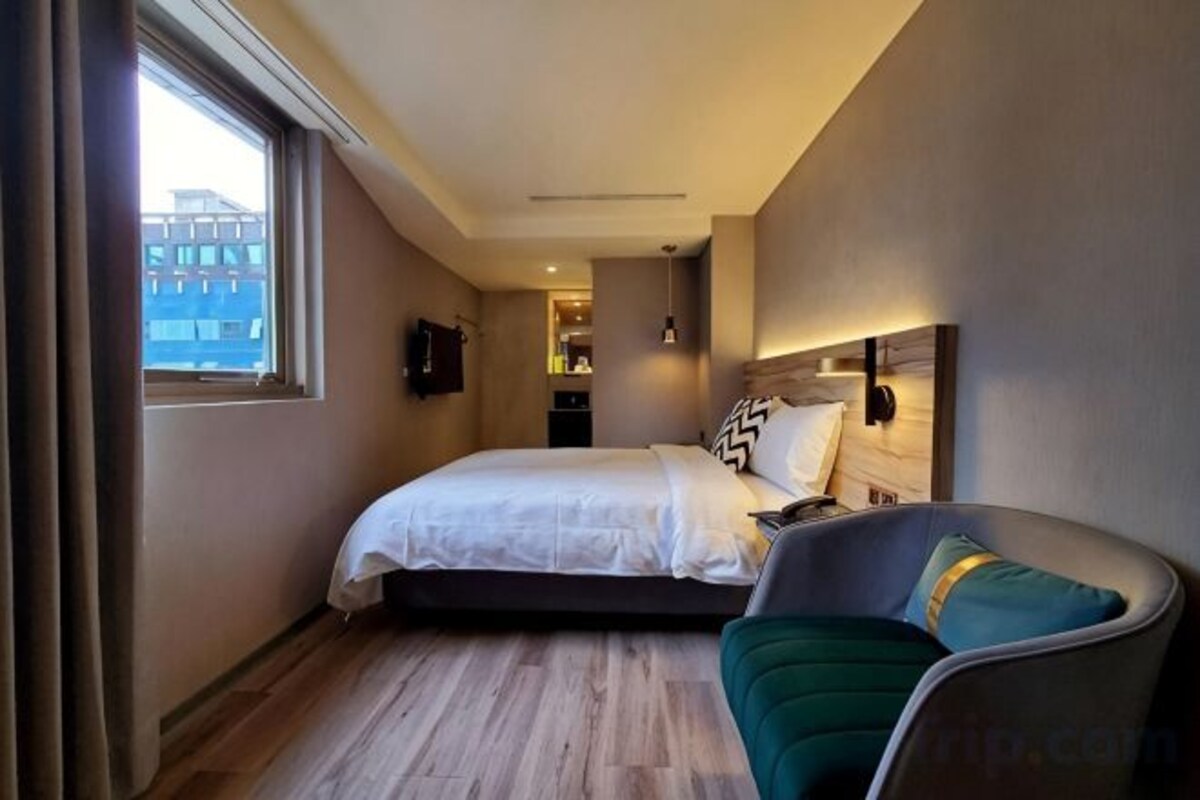 In-room safe, desk, laptop workspace, blackout drapes