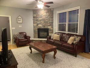 Smart TV, chimenea y futbolito 