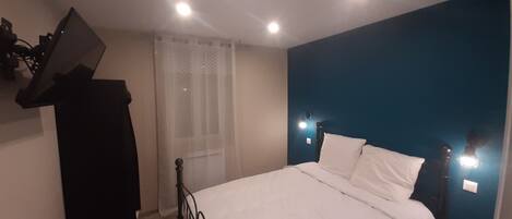 1 makuuhuone, silitysrauta/-lauta, ilmainen Wi-Fi, vuodevaatteet