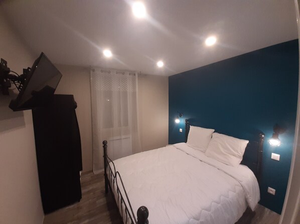 1 chambre, fer et planche Ă repasser, Wi-Fi gratuit, draps fournis