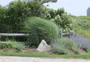 Property grounds - Beautiful private 4Bd/3Ba Home,  Central A/C,  Heated Pool, 1 mi from TN Beach! (Nantucket)