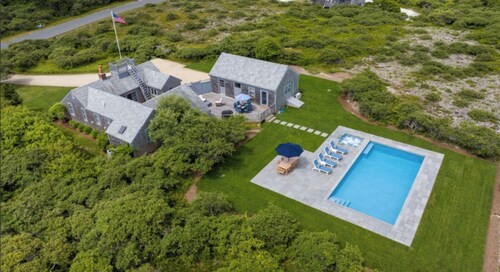 Beautiful private 4Bd/3Ba Home,  Central A/C,  Heated Pool, 1 mi from TN Beach!