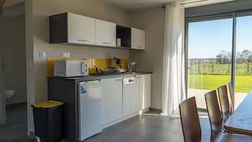 Réfrigérateur, micro-ondes, plaque de cuisson, lave-vaisselle