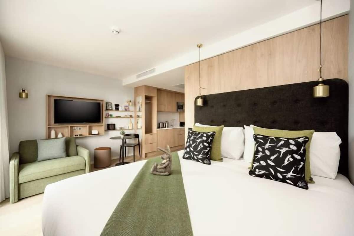 1 bedroom, in-room safe, individually decorated, individually furnished