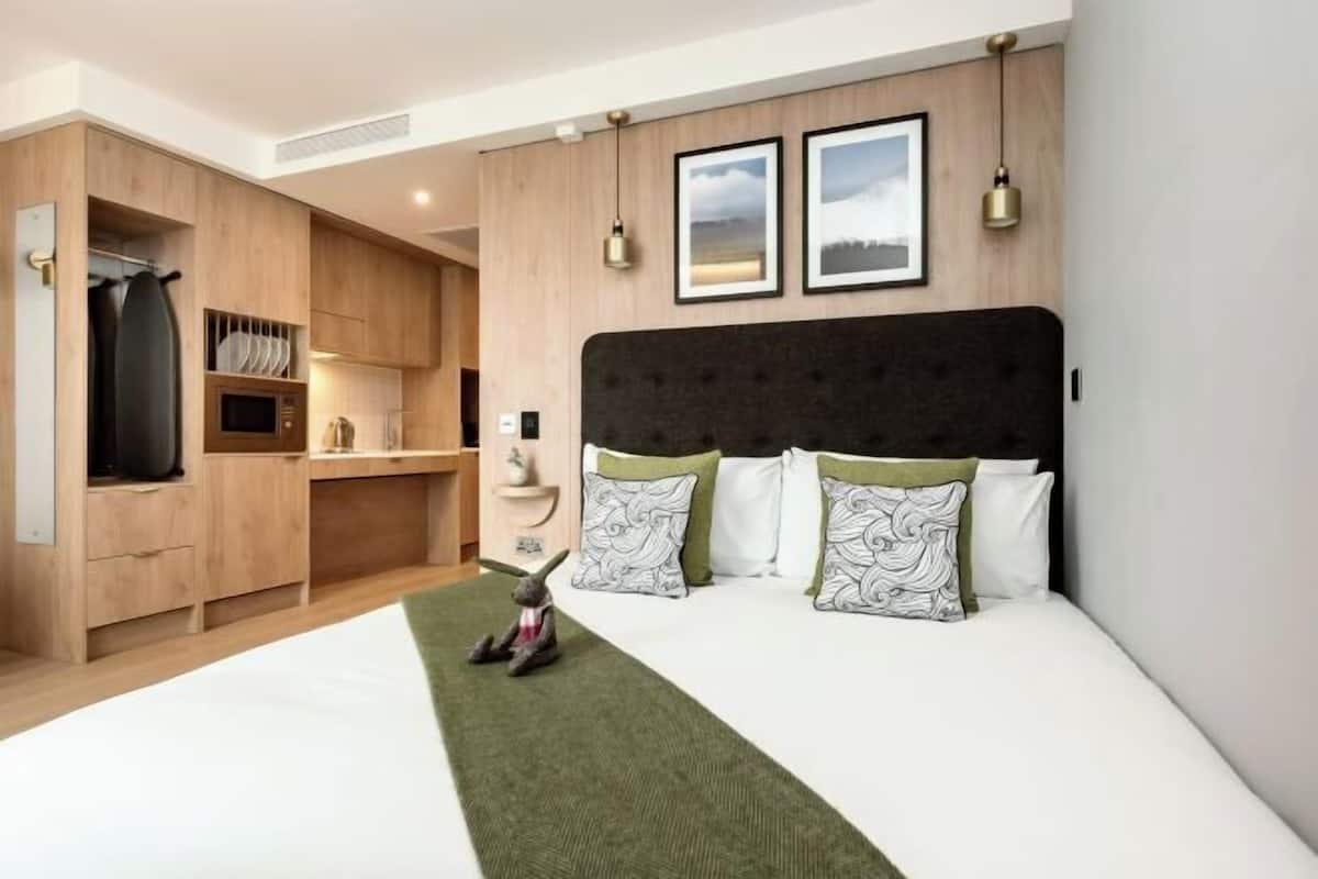 1 bedroom, in-room safe, individually decorated, individually furnished