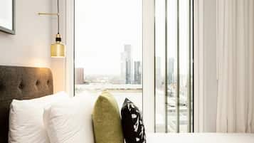 Caja de seguridad en la habitación y decoración personalizada