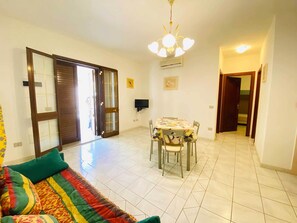 Apartment | Living area | 22-inch flat-screen TV with cable channels, TV - Sa Domo Lada 2 (San Teodoro)