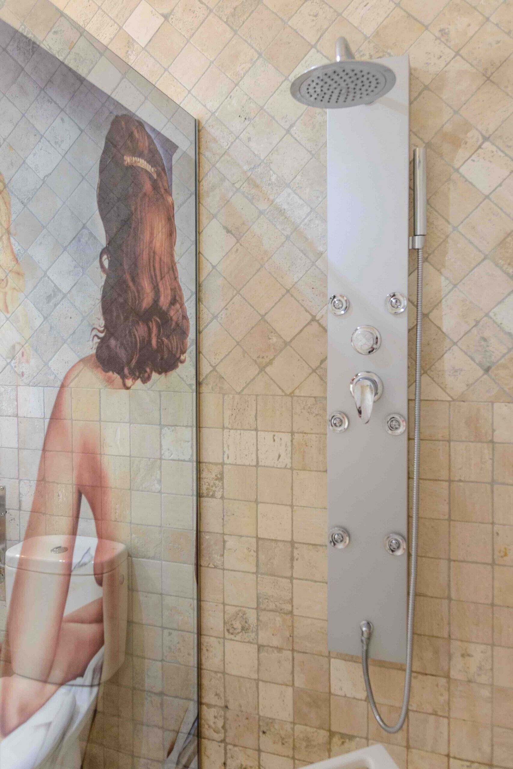Een douche, een haardroger, handdoeken