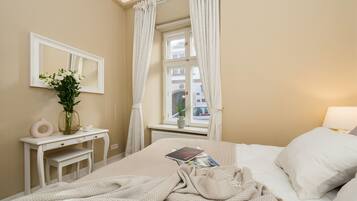 Basic Apartment | 2 bedrooms, iron/ironing board, free cribs/infant beds, WiFi