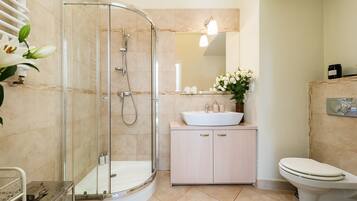 Basic Apartment | Bathroom | Shower, rainfall showerhead, hair dryer, towels