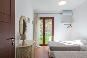 4 bedrooms, iron/ironing board, travel cot, free WiFi