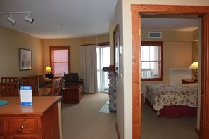 1 habitación, tabla de planchar con plancha, wifi gratis y ropa de cama 