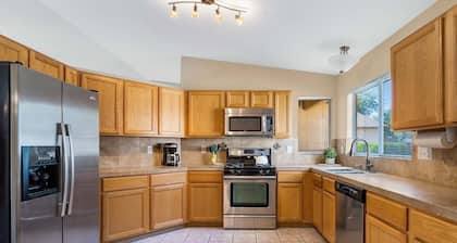 Peaceful Valley - Rita Ranch/Tucson- 3BR/2BA/PrivatePool/NearShops&Restaurants