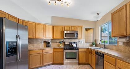 Peaceful Valley - Rita Ranch/Tucson- 3BR/2BA/PrivatePool/NearShops&Restaurants