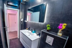 Shower, hair dryer, bathrobes, towels - Smart Home Mostar (Mostar)