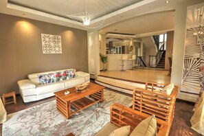 TV - HappInès Villa 3 bedroom with private pool near all commodity (Grand Baie)