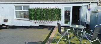 Roman Bank Flat With Spa Bath and Mermaids Teepee