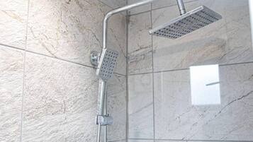 Apartment | Bathroom | Shower, hair dryer, towels