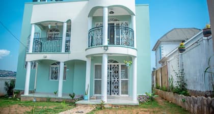 5-bed Lakeview Villa With Roofterrace and Kidspond