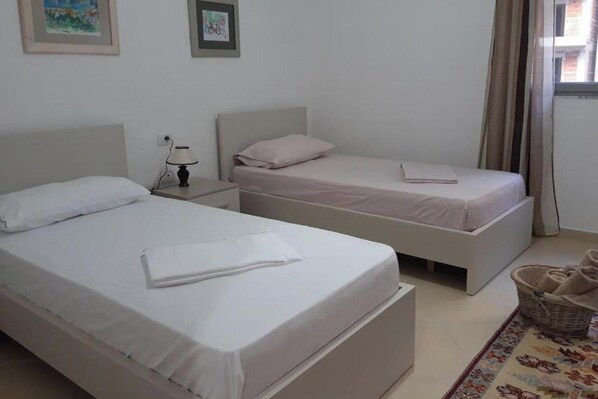 2 bedrooms, iron/ironing board, free WiFi, bed sheets