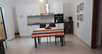 2 Bed Apt Sleeps 6 -balcony - 5-mins From Seaside