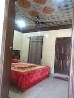 Quarto casal standard | Wi-Fi de cortesia, roupa de cama