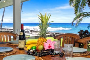 Outdoor dining - HALE ONA LOA: DIRECT OCEANFRONT, GATED, ICONIC OCEANFRONT LUXURY WITH POOL (Kailua Kona)