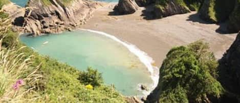 Una spiaggia nelle vicinanze