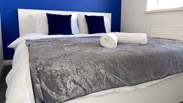 3 bedrooms, iron/ironing board, free WiFi, bed sheets