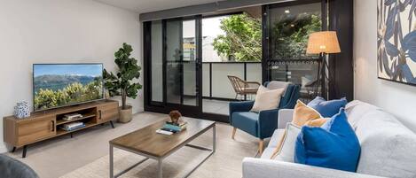 Televisión, oficina