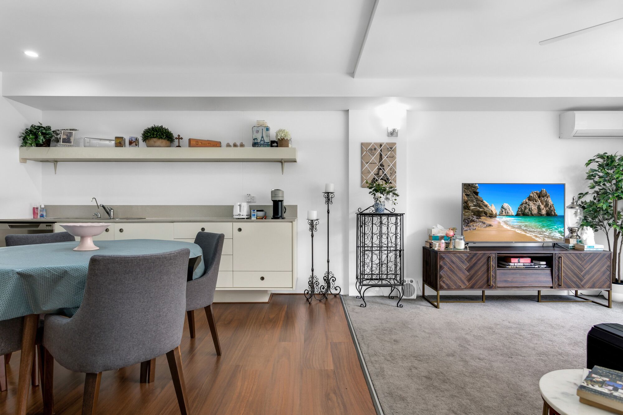 Modern, Cozy Apartment in Prime Location